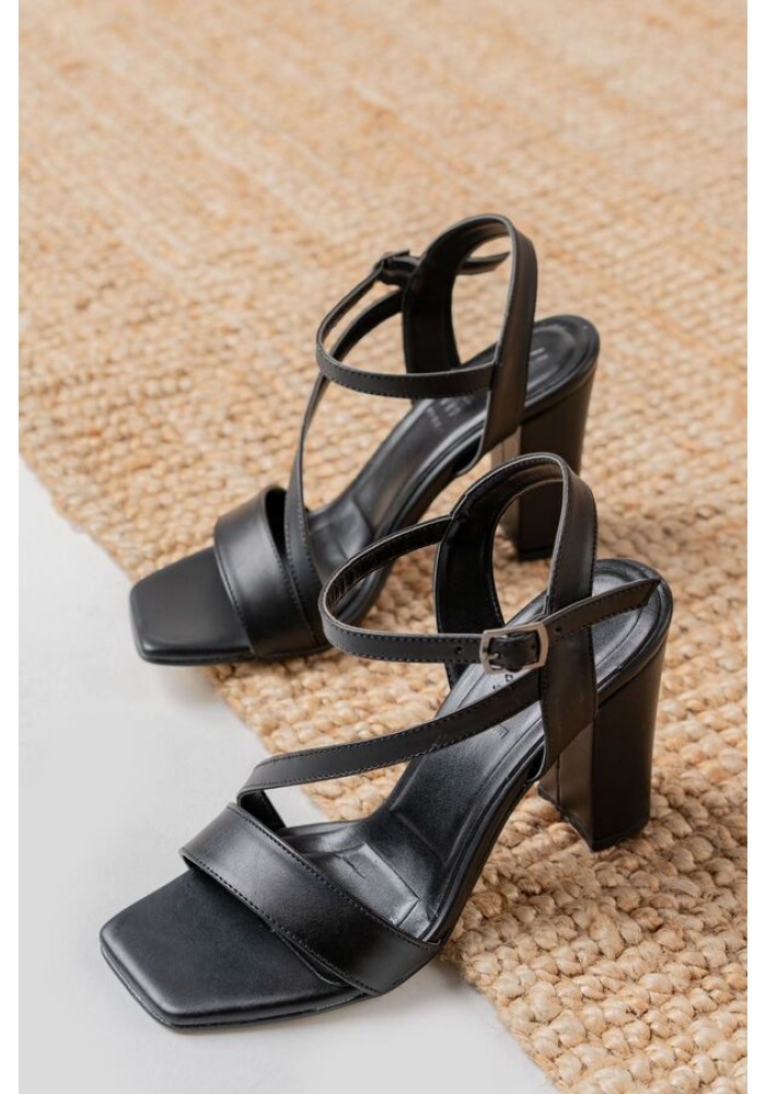 Siyah Yüksek Topuklu Kadın Ayakkabı